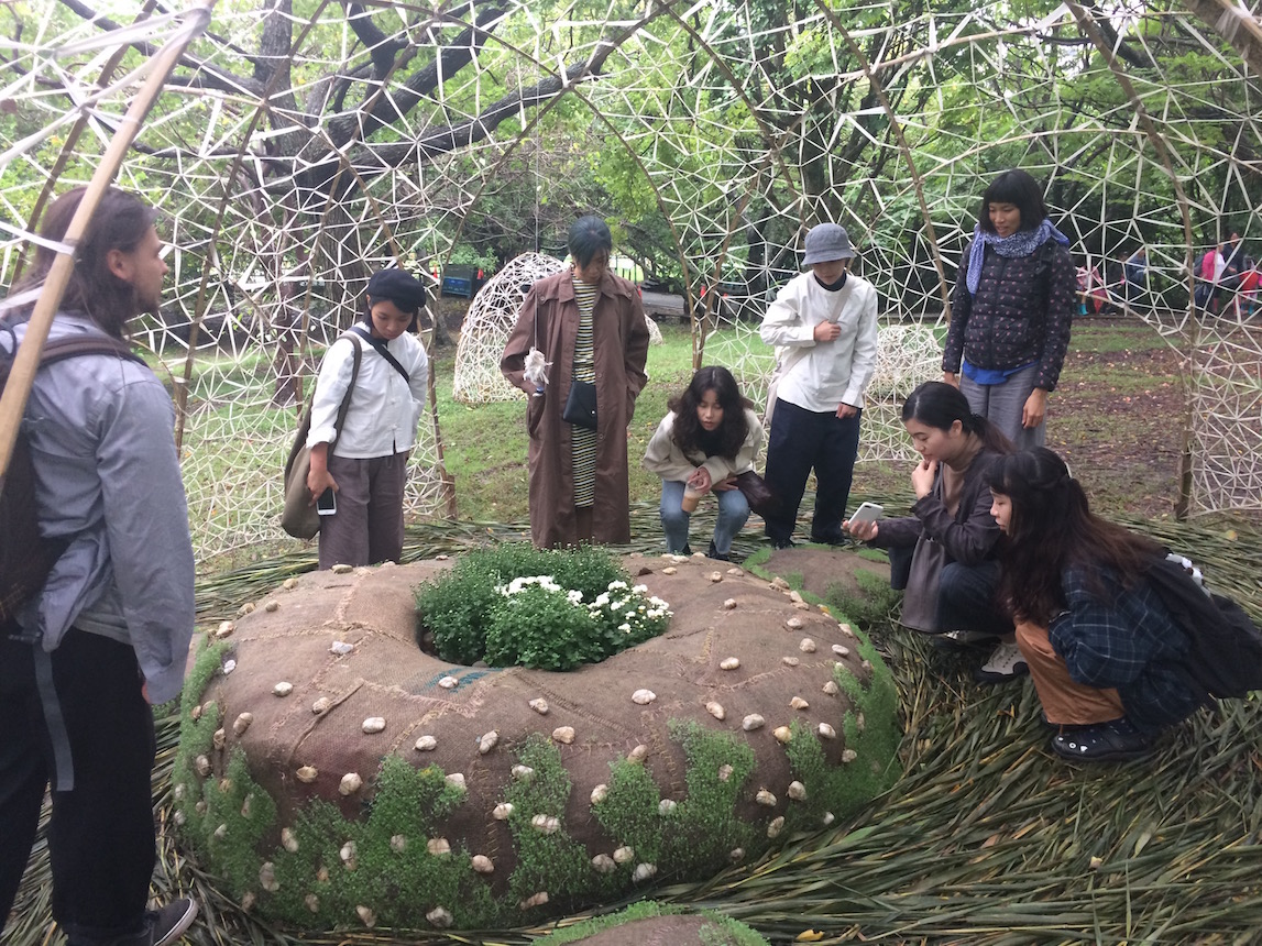 Students view artwork at Guandu Nature Park by Mexican artist Lua Rivera