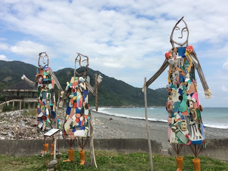 Arya Pandjalu, recycled sculptures in Mipaliw Land Art festival