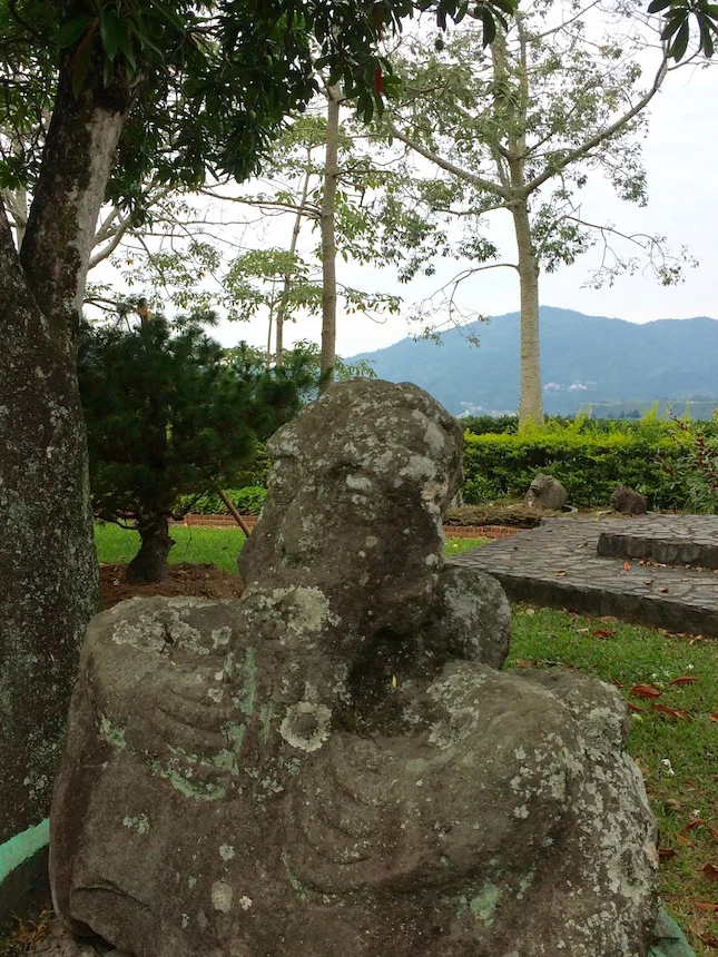 Carving by Yuan Lin of a grandfather with grandson on his back, based on Han folktale about the cuckoo