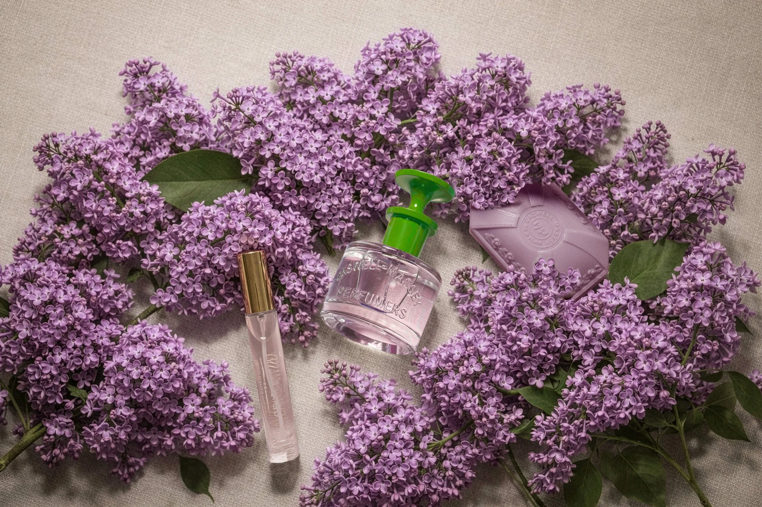Lilac60mL_FloralLaydown_WorkingFile_PM_0123_7008x4672px_RGB.jpg