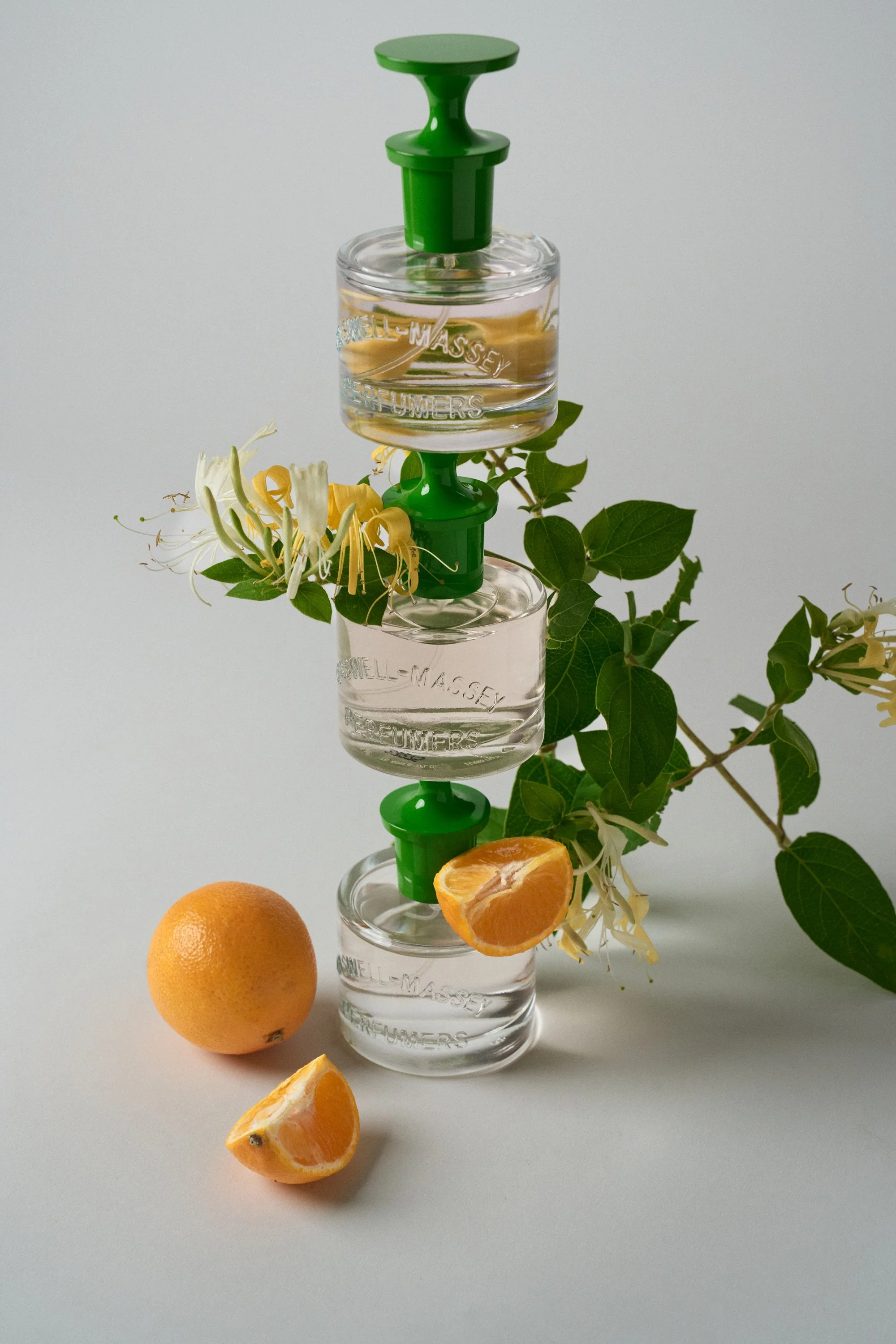 01-40646_Honeysuckle60mLEDT_SummerScents_StillLife_PM_0173_4672x7008px_sRGB.jpg