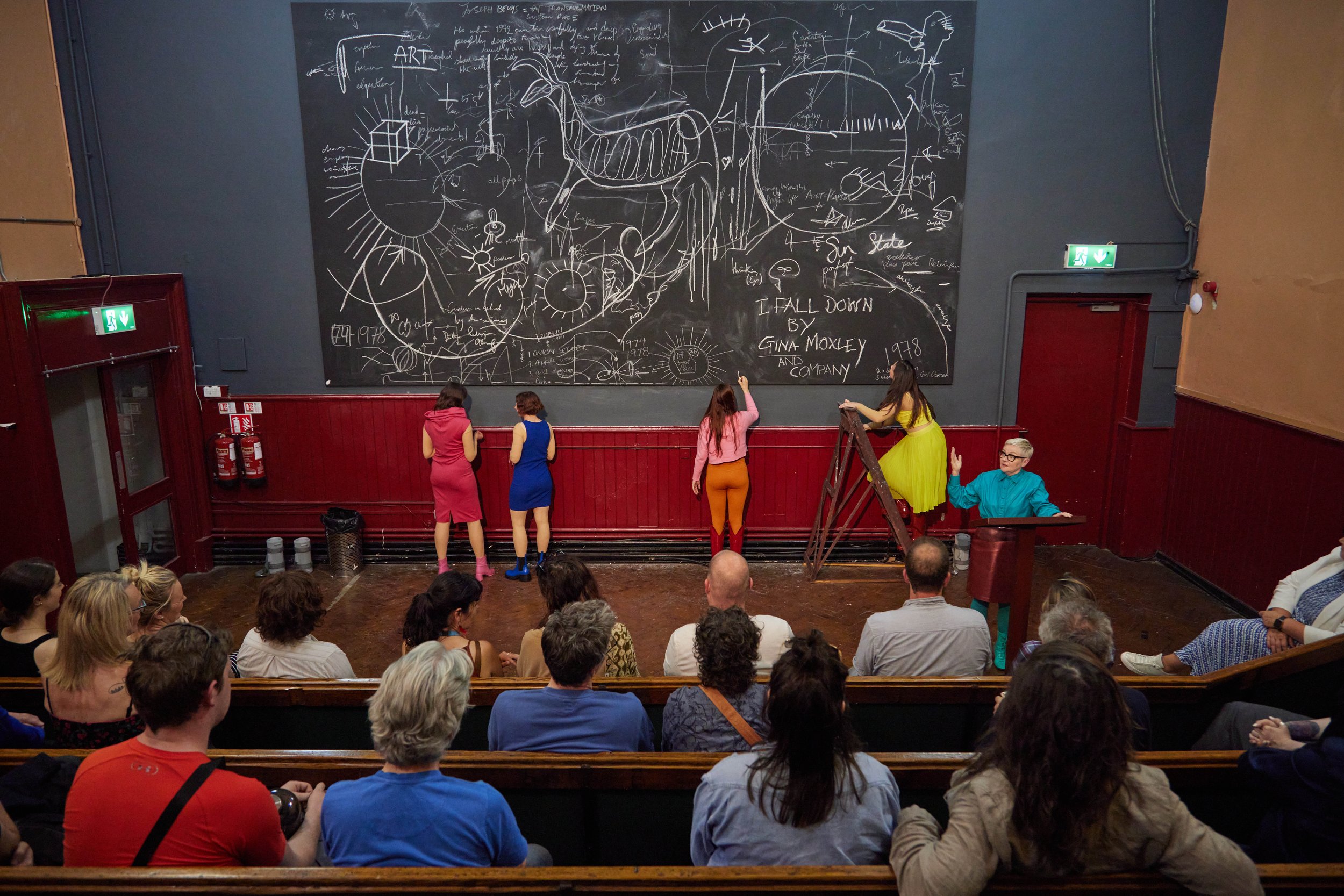 Gina Moxley & Cast in I FALL DOWN_photo(2) Miki Barlok.jpg