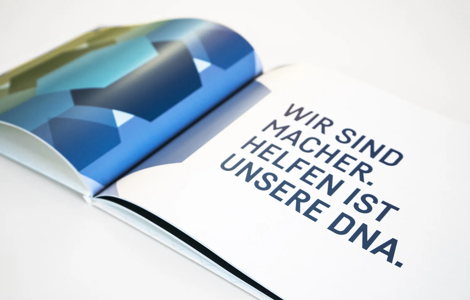 Brandbook_innen.jpg