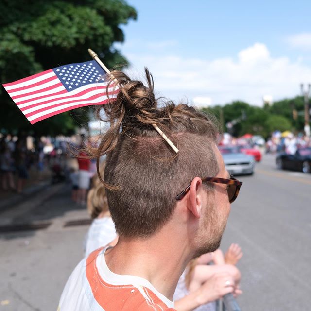 Gone a bit native at St Louis&rsquo; 4th July parade. In American parades, they hand out candy. Who&rsquo;d have thought?
.
.
.
.
.
.
.
.
.
.
.
.
.
#stlouis #missouri #travel #independenceday #4thjuly #parade