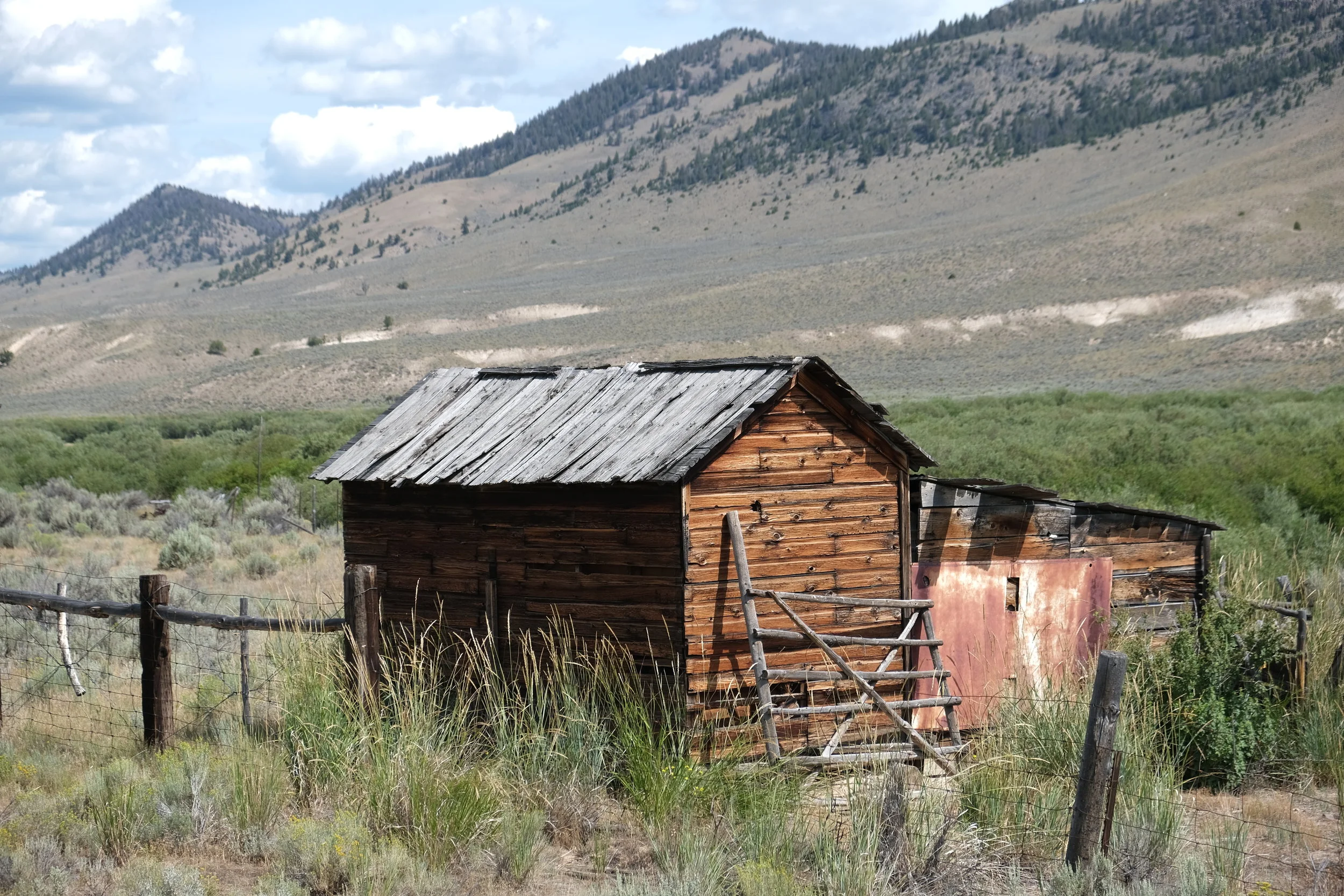 this photograph is a photograph of a hut