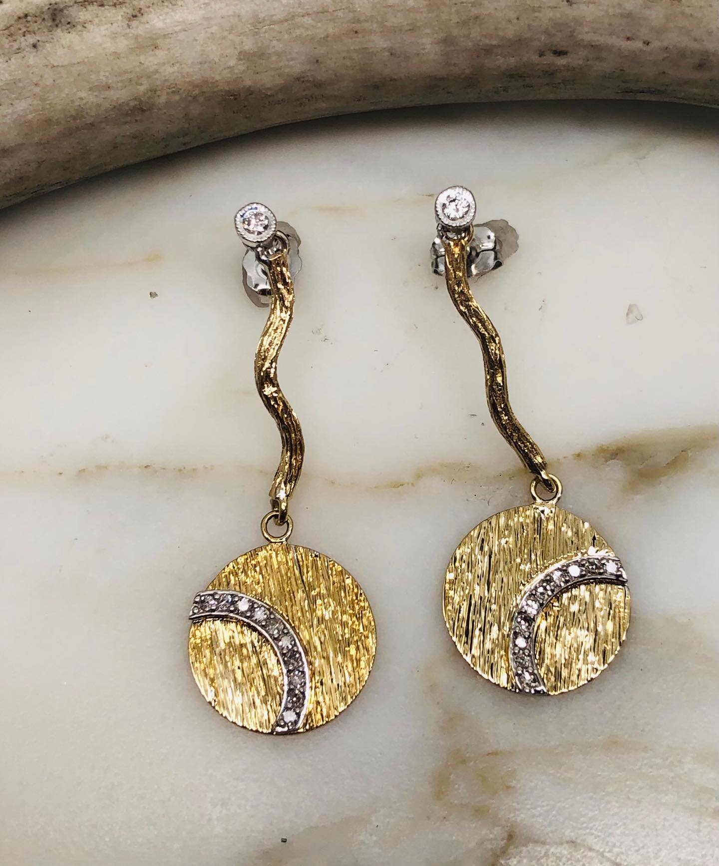 Create some hot without an air fryer! Felix Earrings
www.Aviromdesignerjewelry.com/store . Free shipping! #christmasgiftidea #christmasgiftguide #handmadegift #artisanjewelry #handmadejewelrydesigner #jewelryartist #oneofakindjewelry