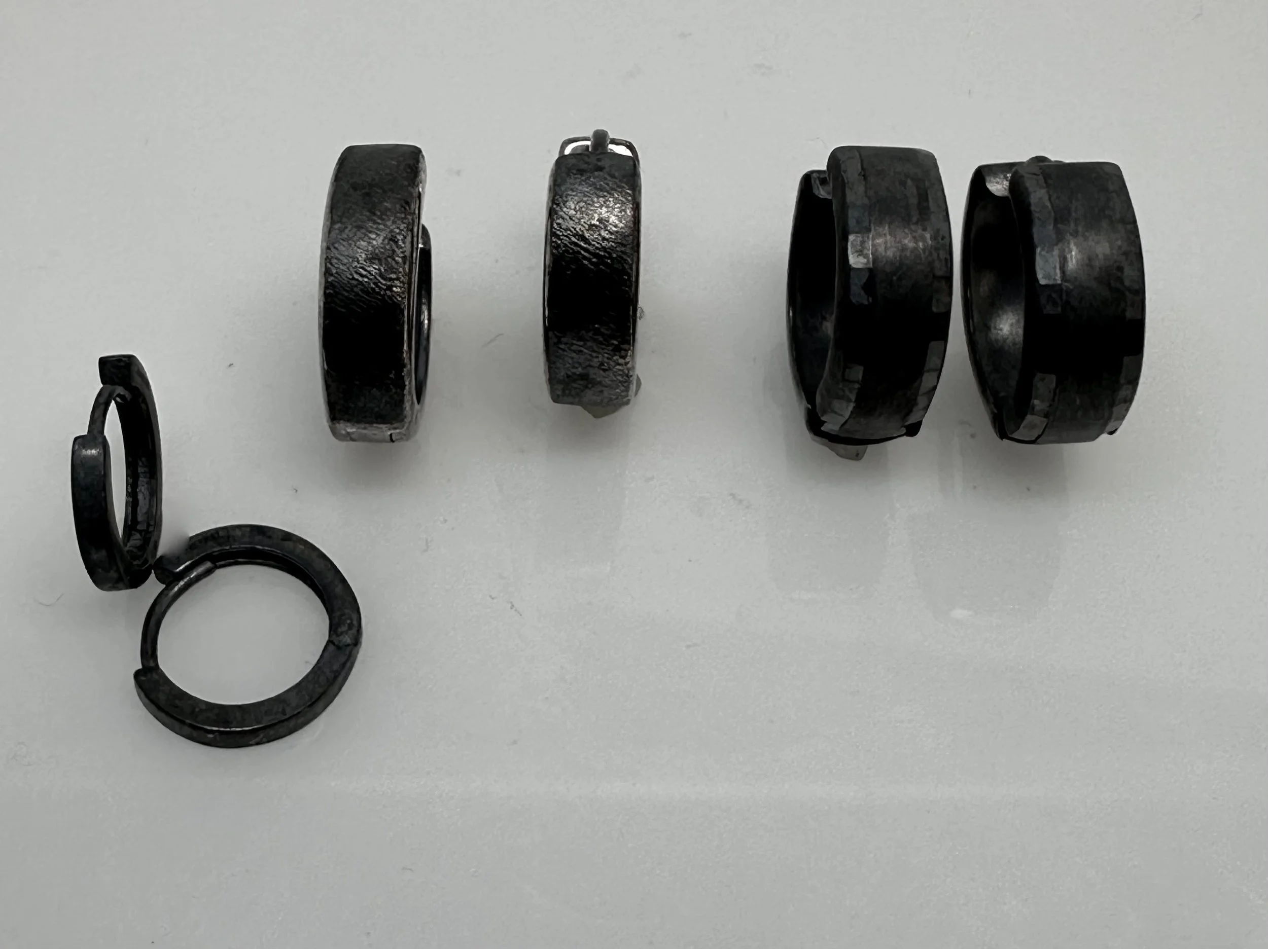 Travel Black Silver Huggies