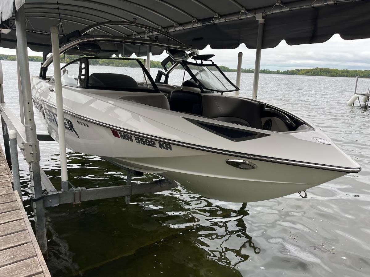 2010 Malibu Wakesetter 23 LSV - $44,900