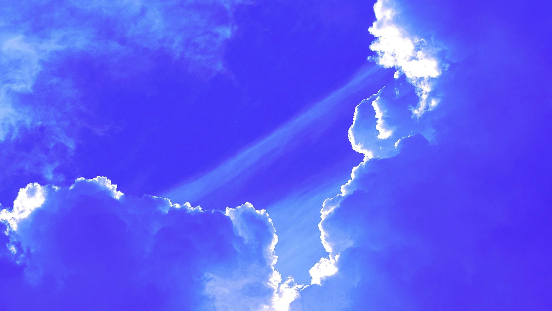 clouds-3540199_1920.jpg