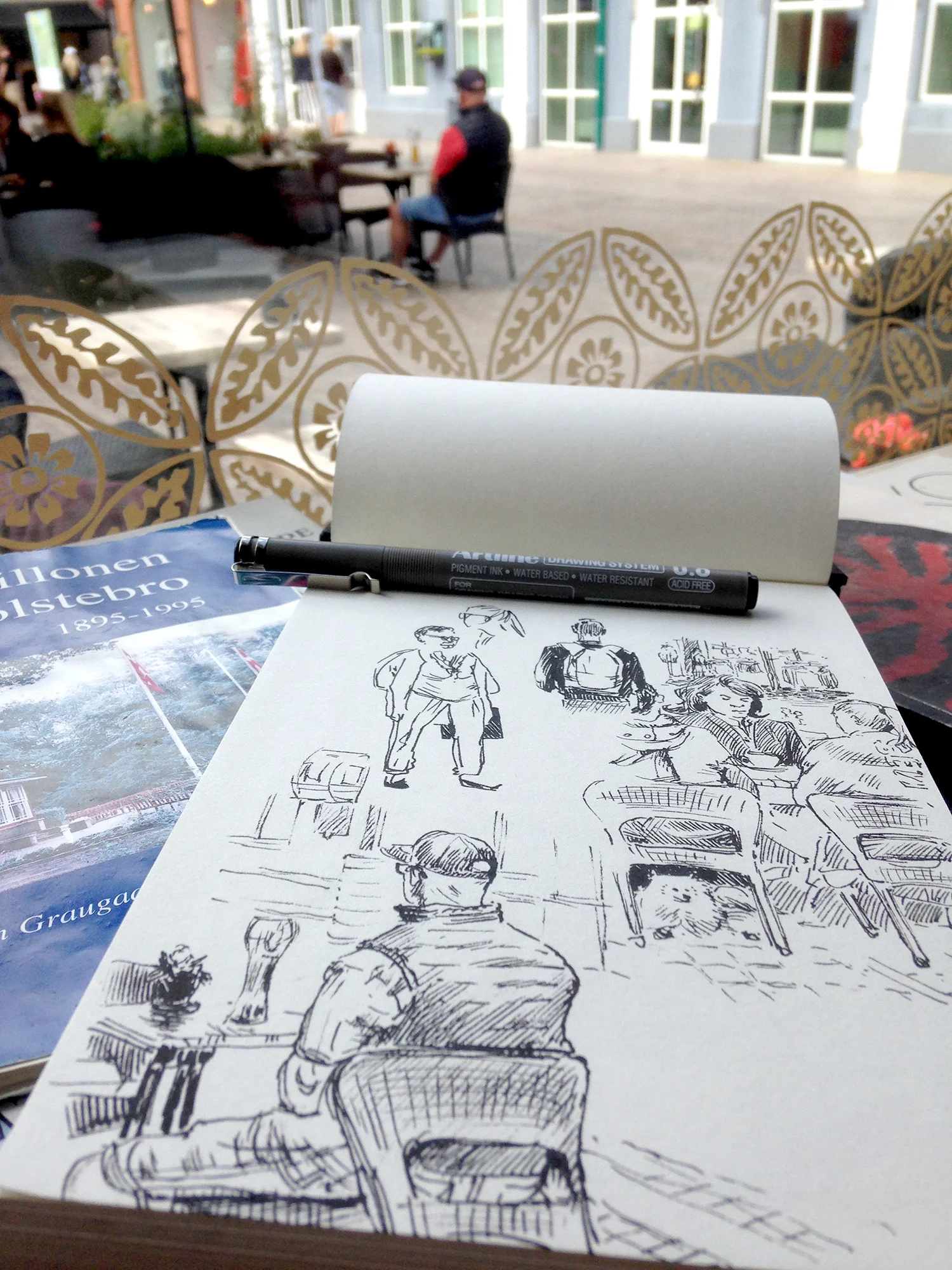 rikke-rejnhold-vilhelmsen-sketchingdancemom-urbansketch-holstebro-007.jpg