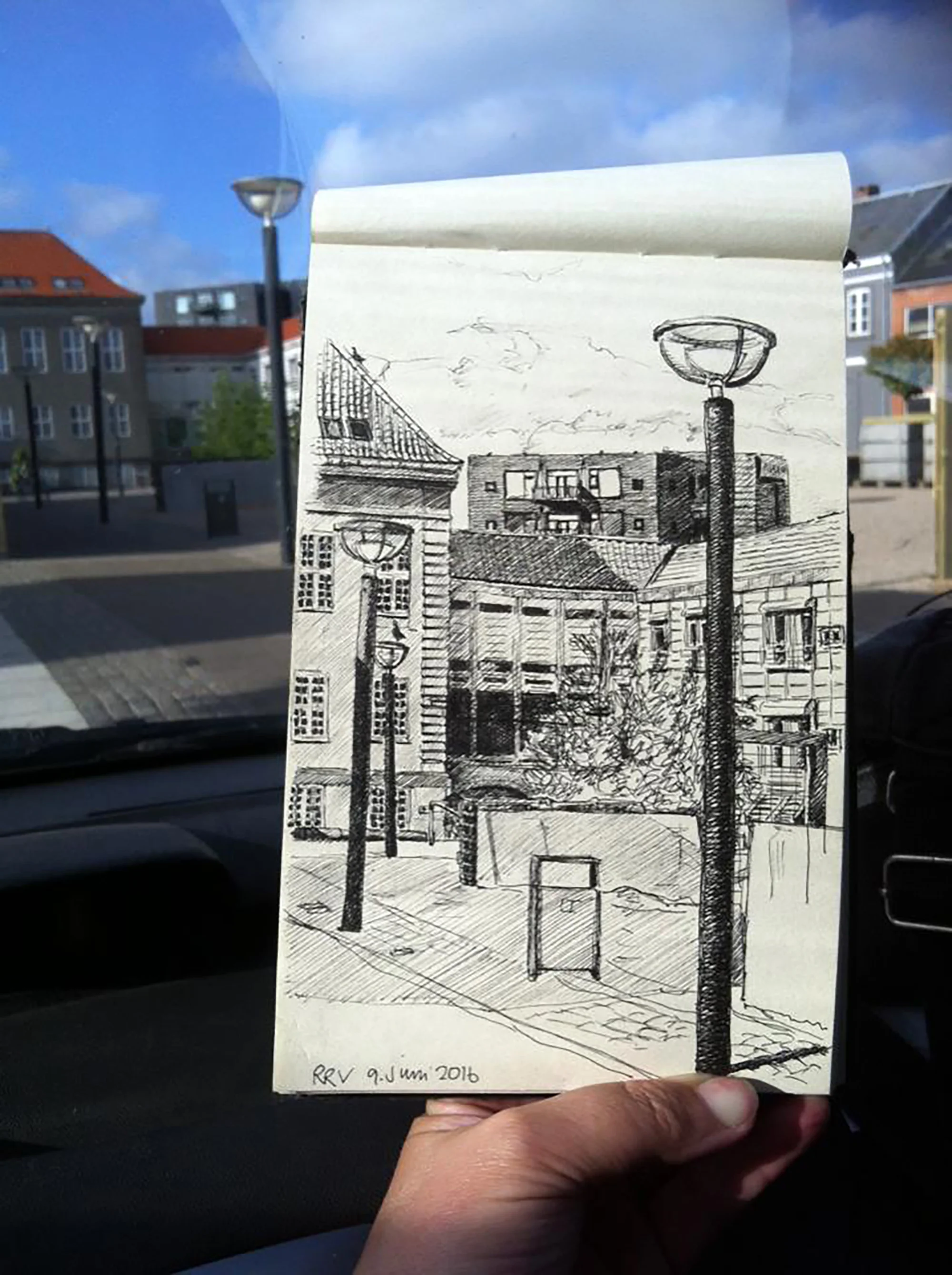 rikke-rejnhold-vilhelmsen-sketchingdancemom-urbansketch-struer-010.jpg