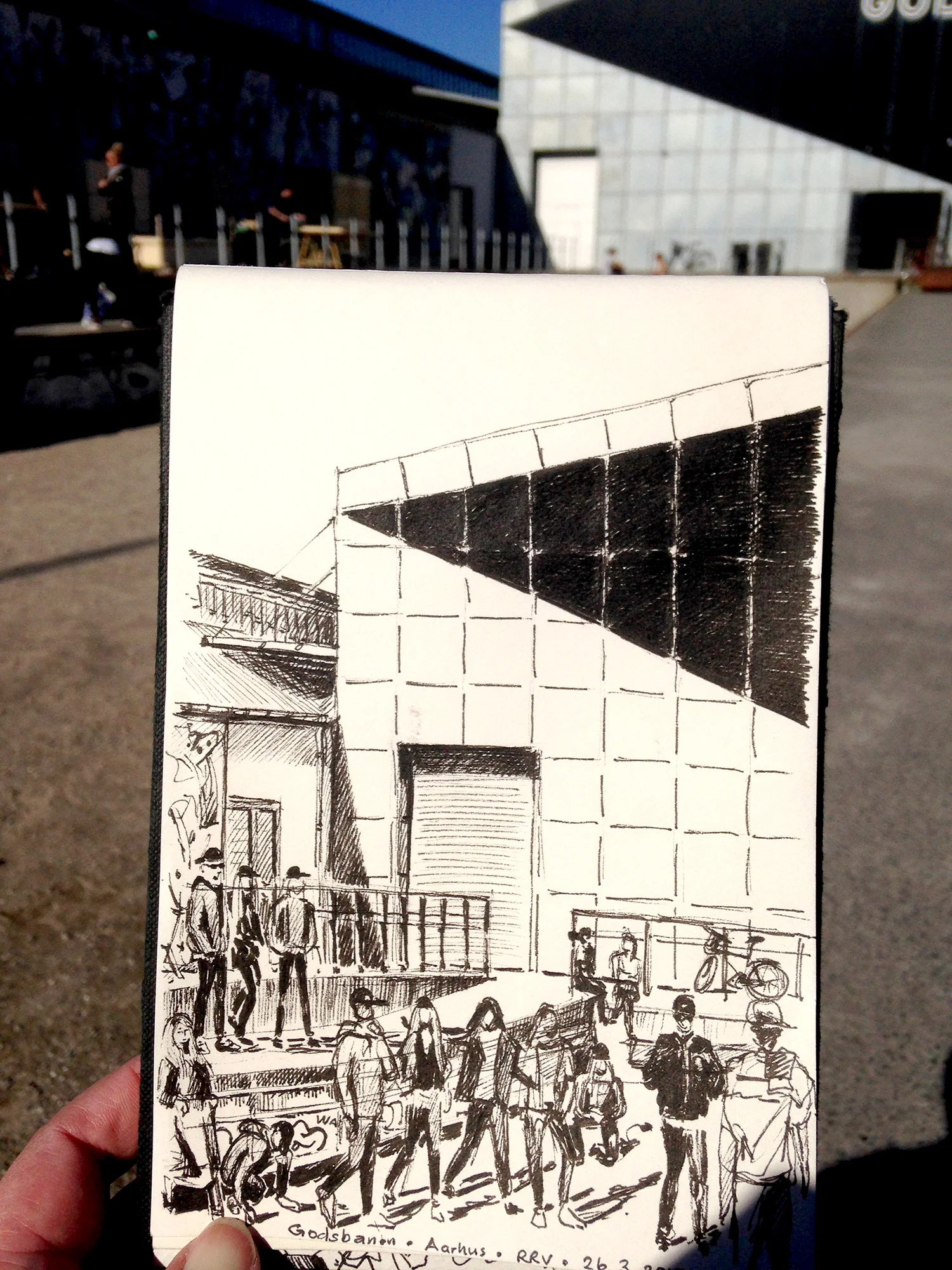 rikke-rejnhold-vilhelmsen-sketchingdancemom-urbansketch-aarhus-001.jpg