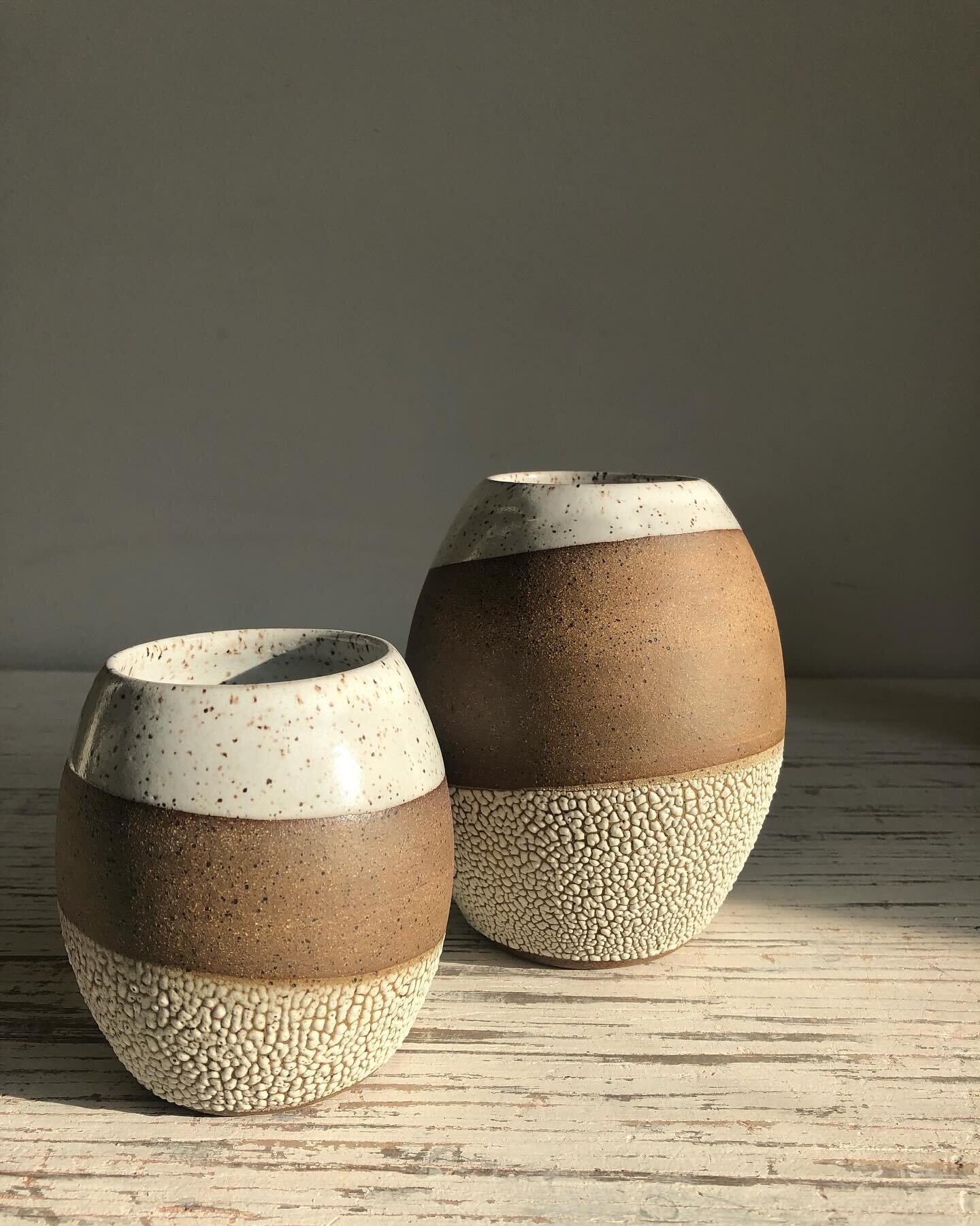 Bevel and Lichen vases are in the works and awaiting the kiln as they slowly dry. So excited to bring this collection back!🤎🤍

_
#eyreceramics #ceramics #pottery #ceramique #keramik #clay #poterie #ceramica #modernpottery #ceramicist #ceramicstudio