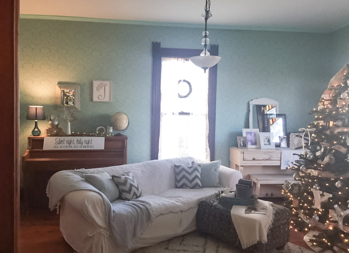 Christmas Living Room.jpg