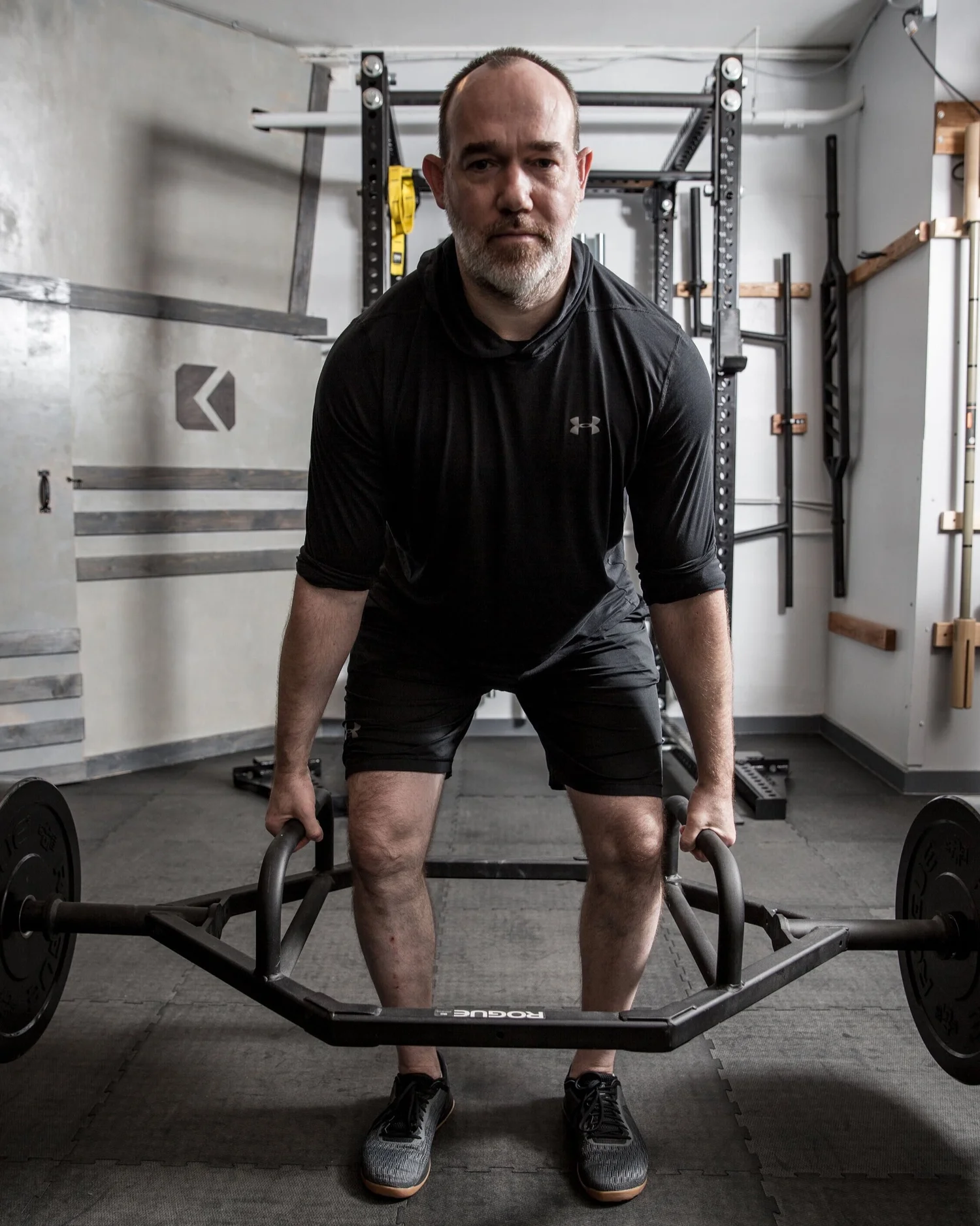 Trap bar deadlift under a therapist's guidance