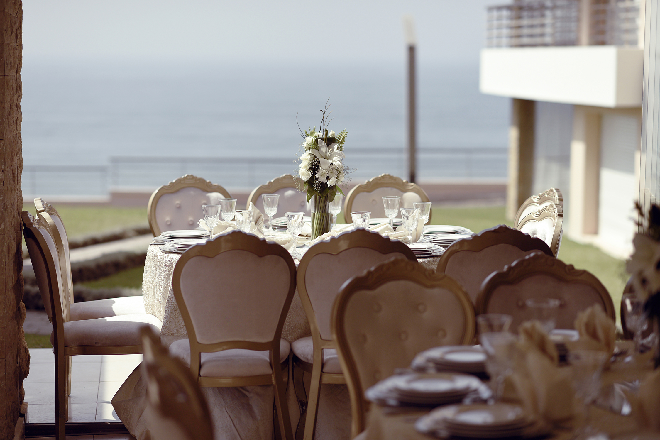 ممون حفلات يعد زبناءه  بحفلات  فخمة