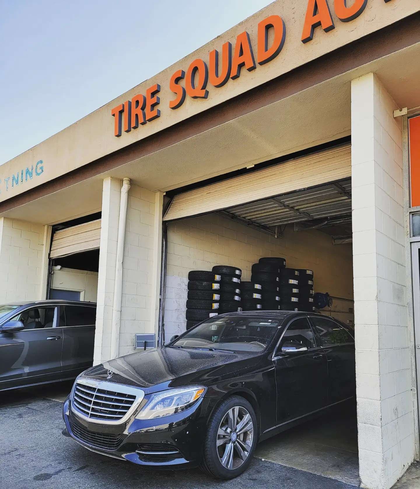 Fresh Continental ProContact run flats for this Mercedes S Class!
.
.
.
#tiresquad #continental #continentaltires #procontact #mercedesbenz #benz #mercedes #s550 #benzs550