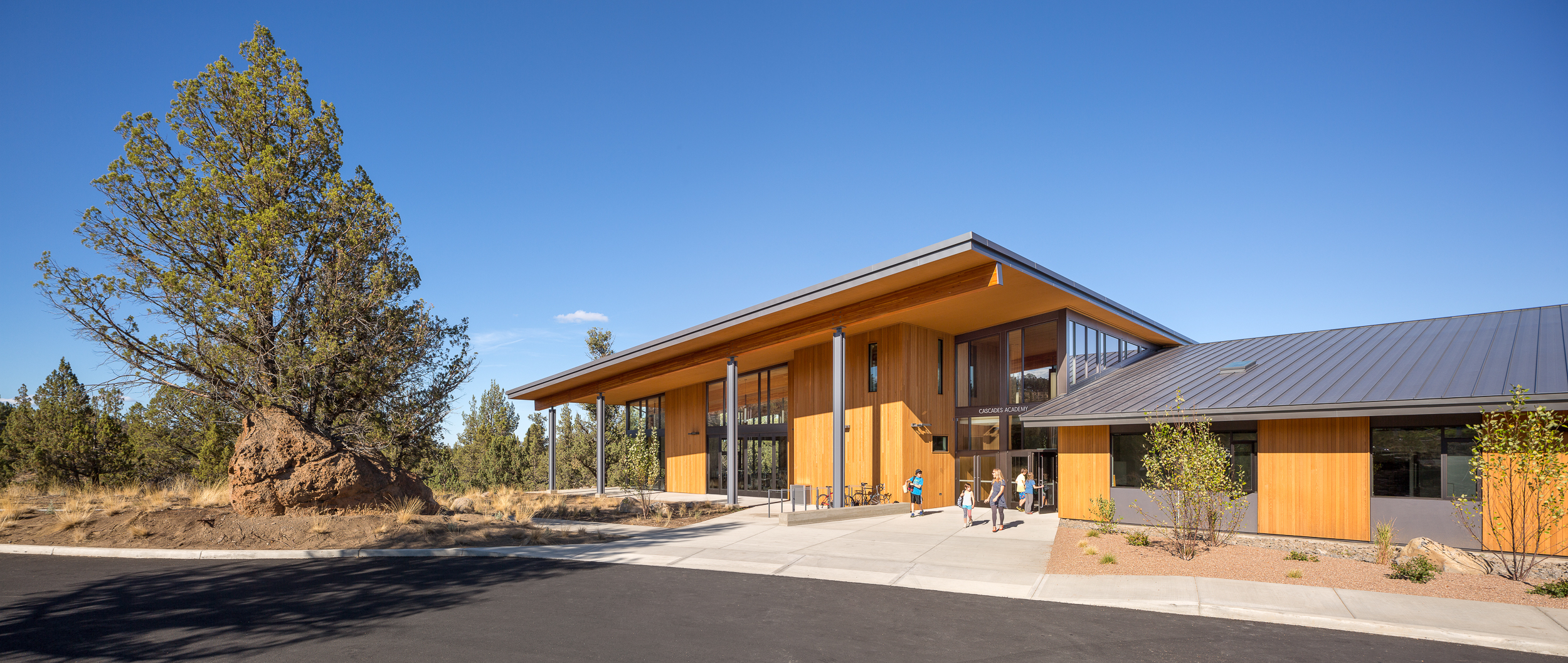 Cascades Academy / Hennebery Eddy Architects