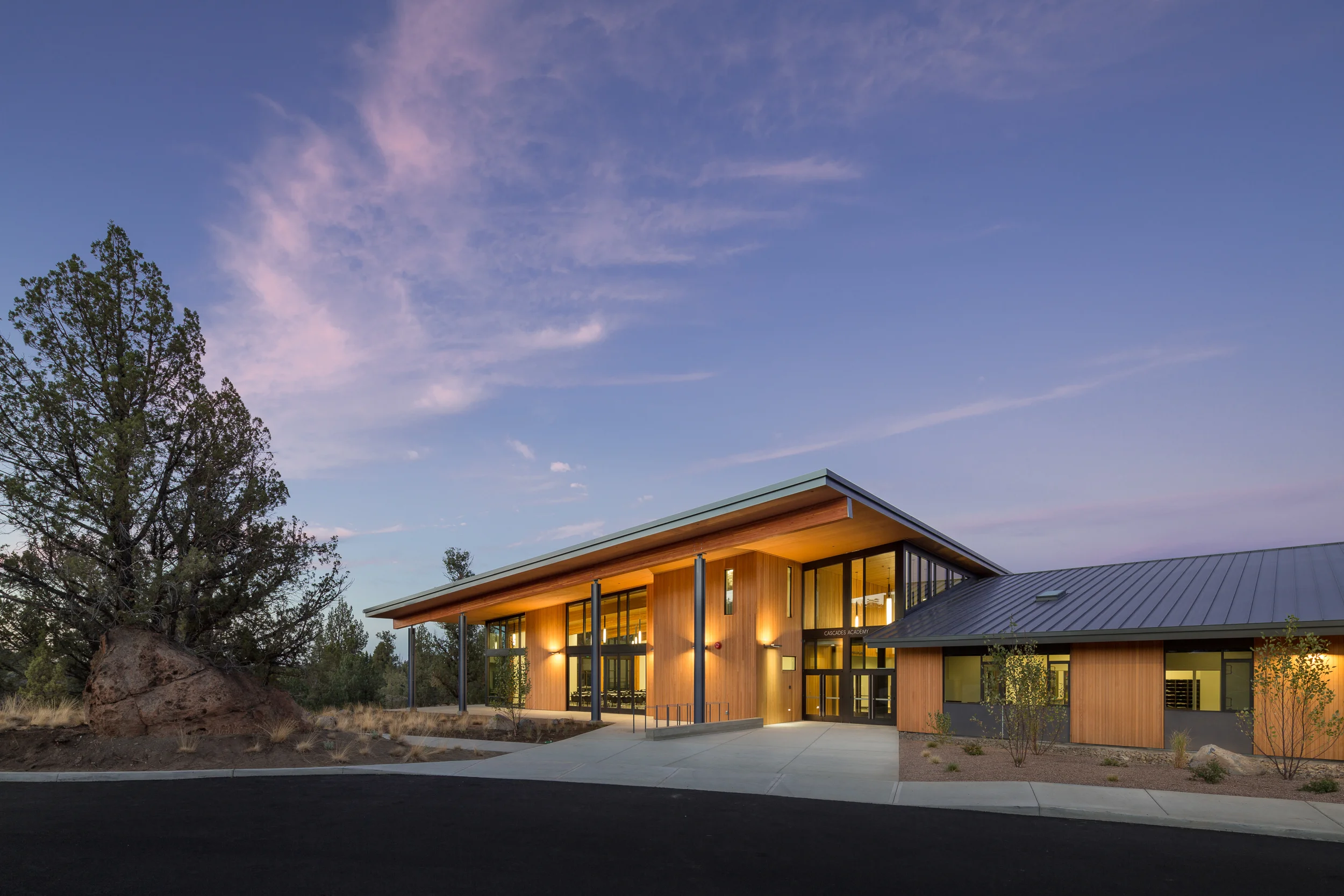 Cascades Academy / Hennebery Eddy Architects