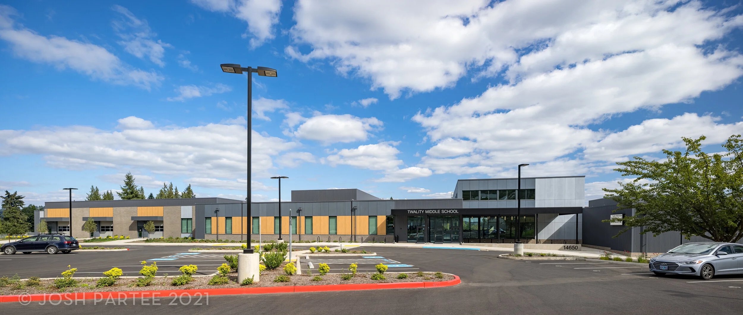  Twality Middle School / IBI Group 