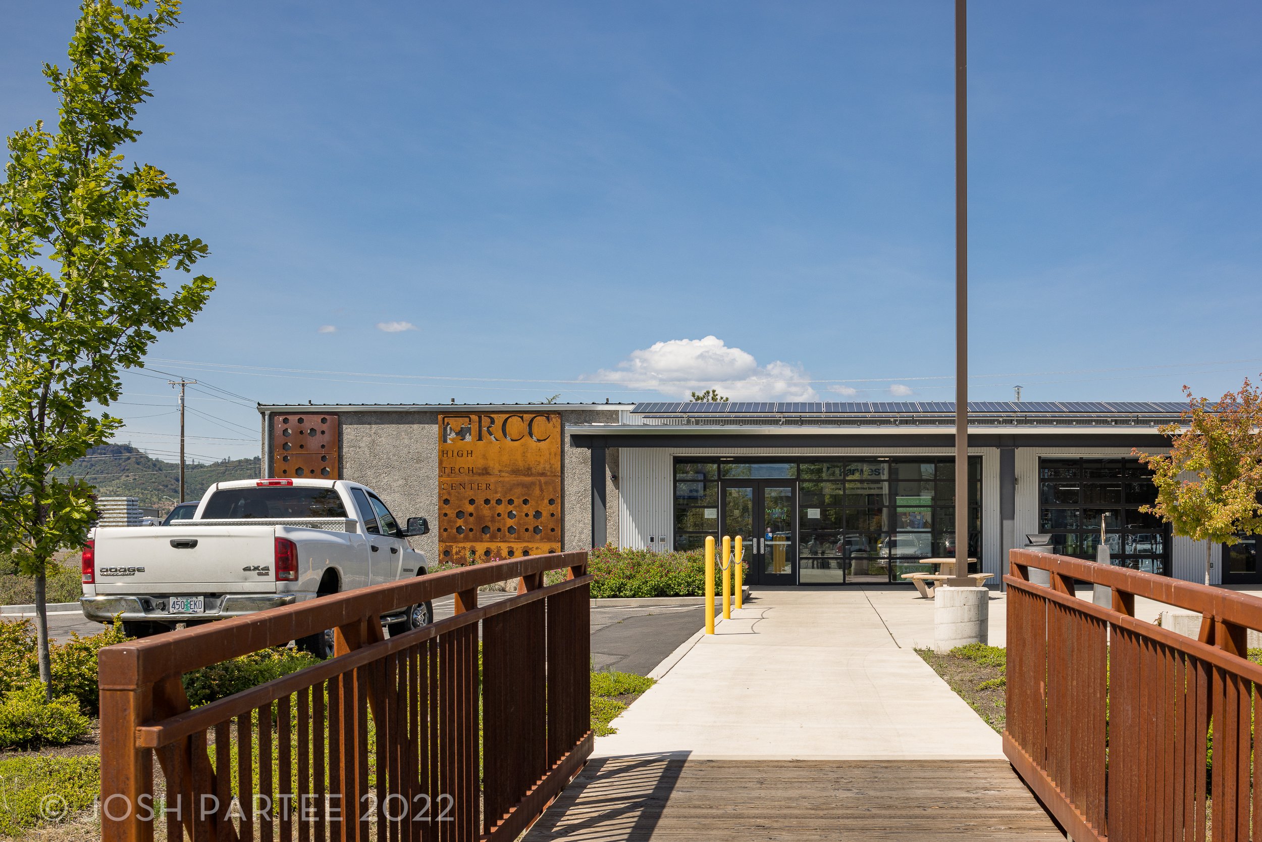 Rogue Community College, High Tech Building / Hennebery Eddy Architects