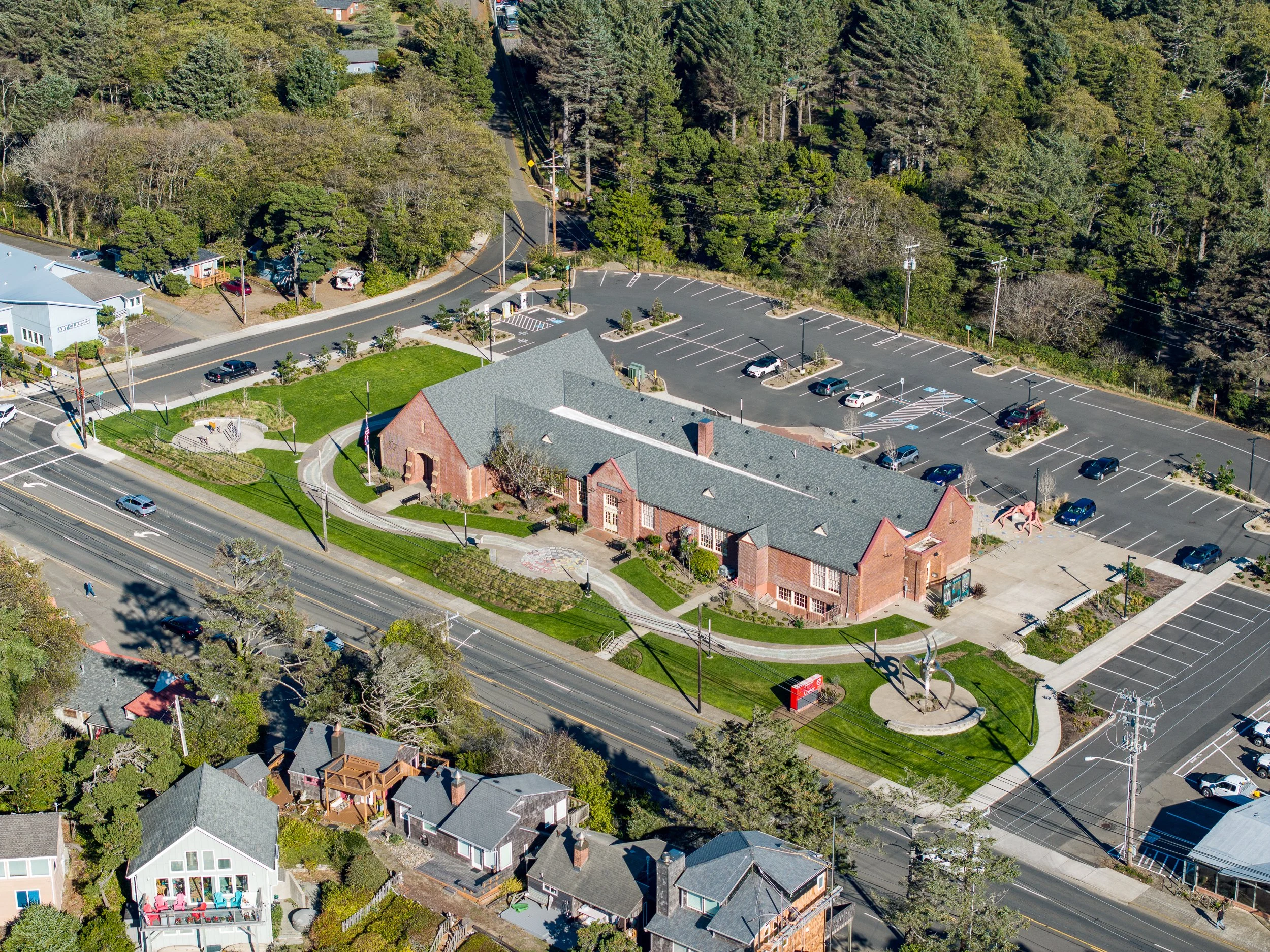  Lincoln City Cultural Center / Scott Edwards Architects 