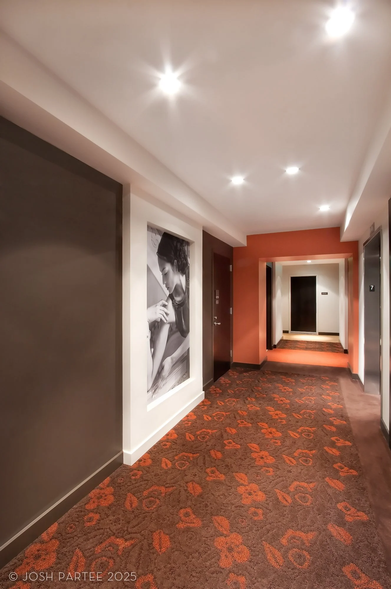 03-ArdeaInt-JoshPartee-ElevLobby.jpg