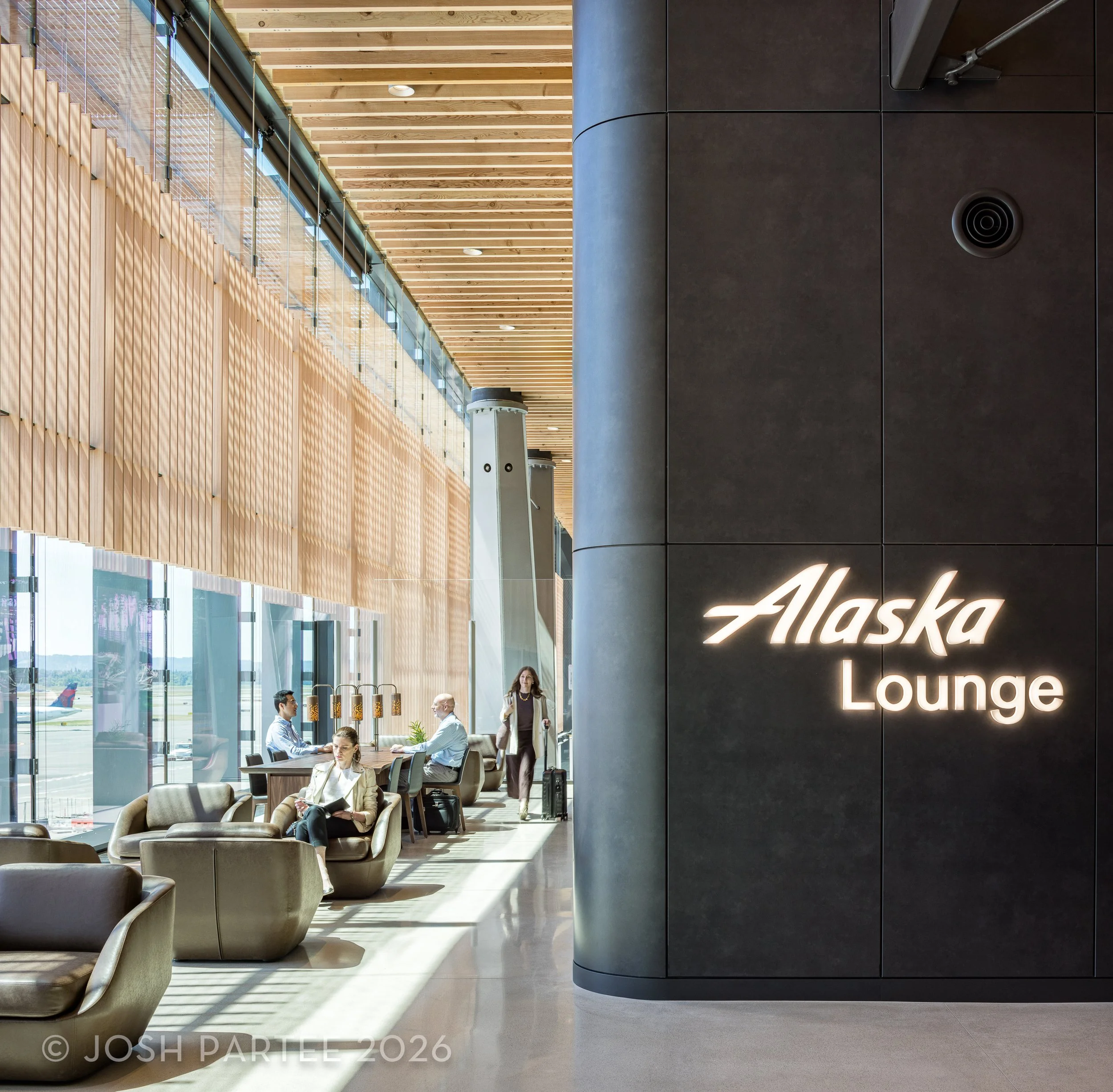 01-AlaskaLoungePDX-JoshPartee-9298.jpg