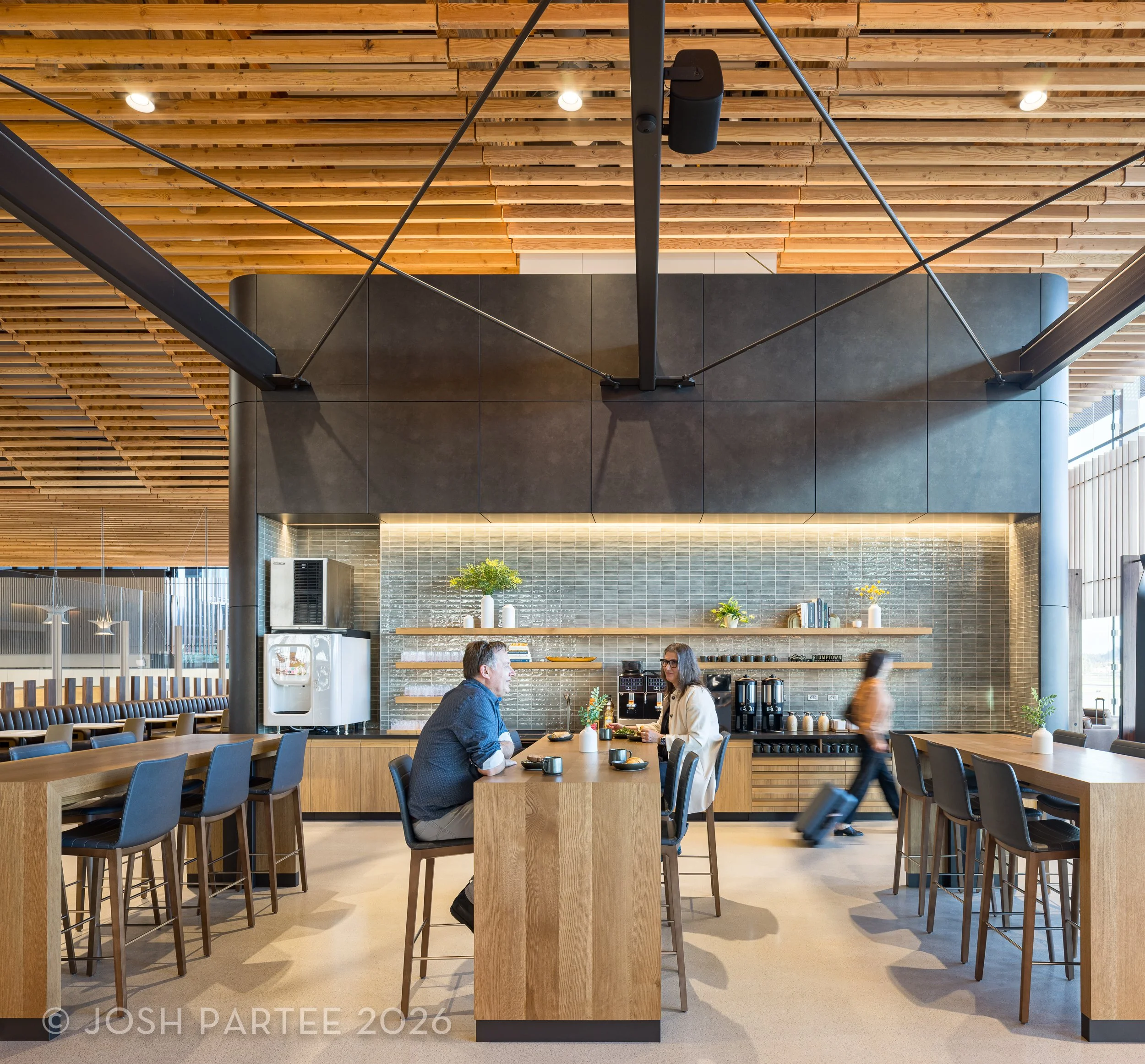 11-AlaskaLoungePDX-JoshPartee-0476.jpg