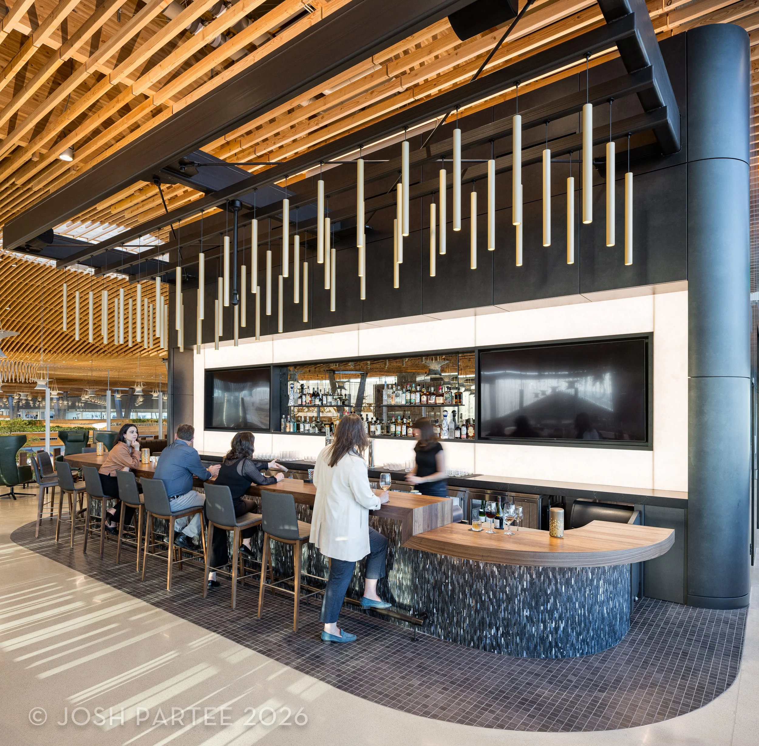 18-AlaskaLoungePDX-JoshPartee-0551.jpg
