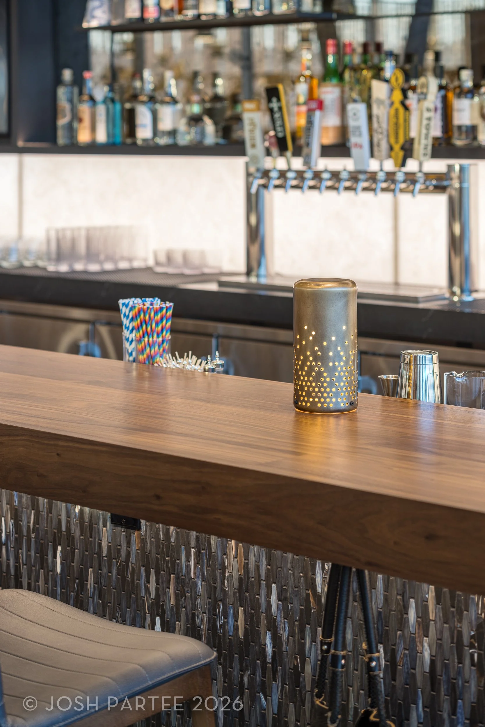 20-AlaskaLoungePDX-JoshPartee-0655.jpg