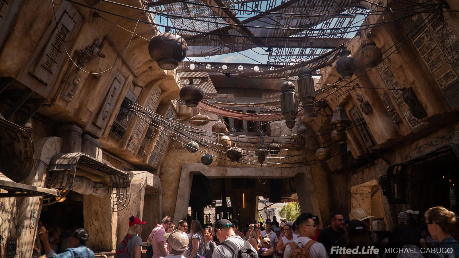 galaxys_edge_star_wars_disneyland_michael_cabuco_marketplace_3_fl.jpg