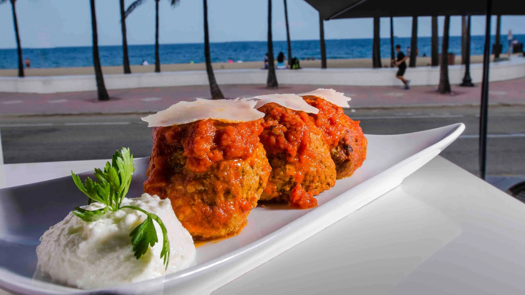 BEST RESTAURANT OVERLOOKING THE BEACH