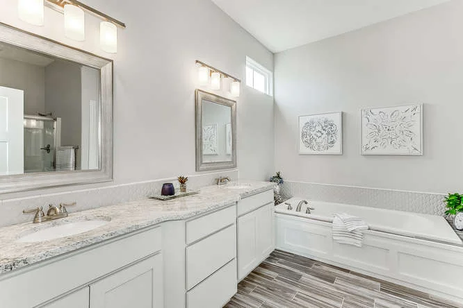 6310 Driftwood Wichita KS-small-021-17-Master Bath-666x444-72dpi.jpg