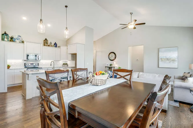 4315 N Ridge Port St Wichita-small-009-2-Dining Room-666x445-72dpi.jpg
