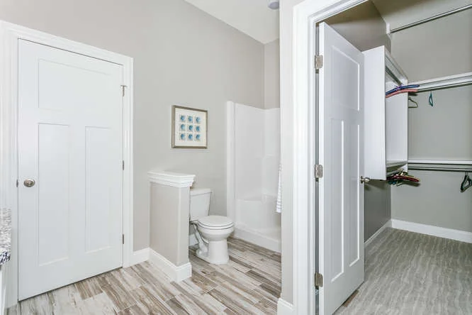 4315 N Ridge Port St Wichita-small-018-12-Master Bath-666x445-72dpi.jpg
