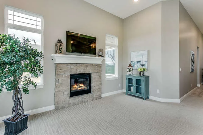 4315 N Ridge Port St Wichita-small-025-38-Family Room-666x445-72dpi.jpg