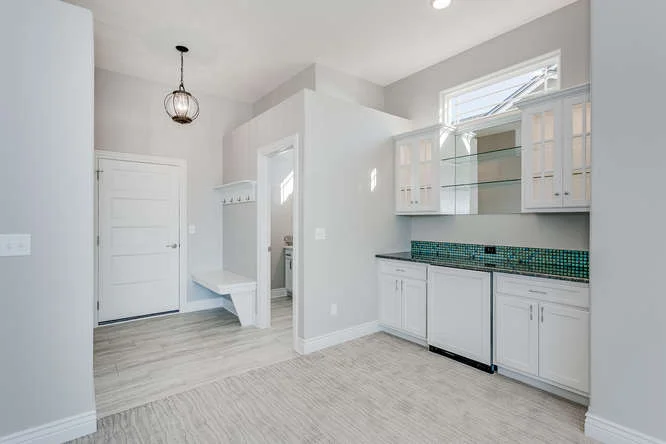 6009 Driftwood Wichita KS-small-015-23-Wet Bar-666x445-72dpi.jpg