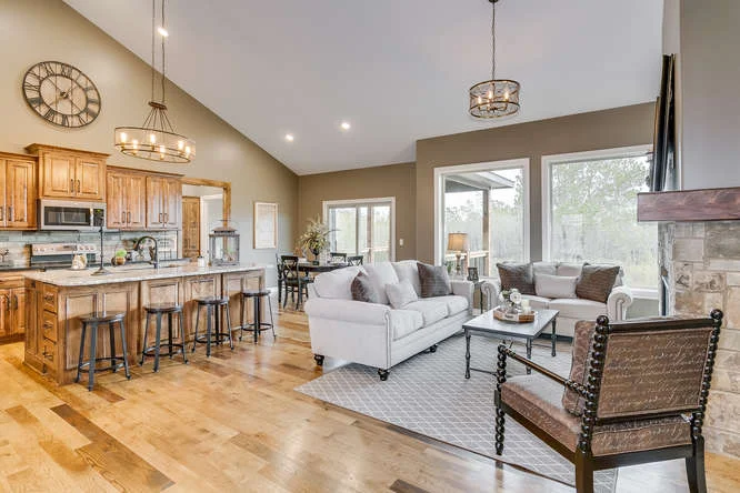 6209 W Kollmeyer Ct Wichita KS-small-005-19-Living Room-666x444-72dpi.jpg