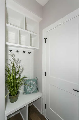 4308 N Ridge Port St Wichita-small-015-3-Mudroom-334x500-72dpi.jpg