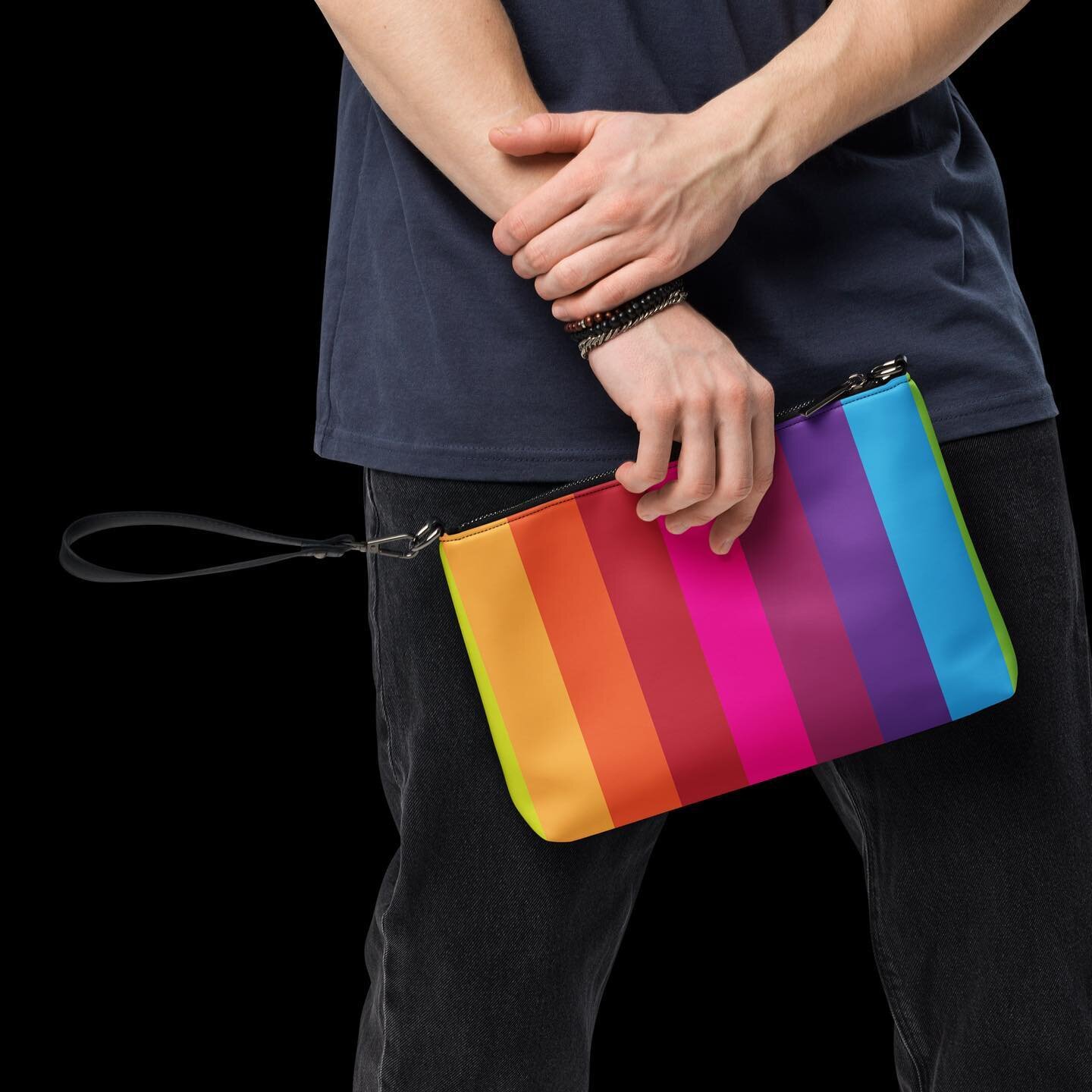 Added a new pride crossbody bag to the store 🤩🤩

🔗 in bio

#chrispowdesign #crossbody #onlineshopping #rainbow #pride #etsyshop #lgbtpride #shopsmall