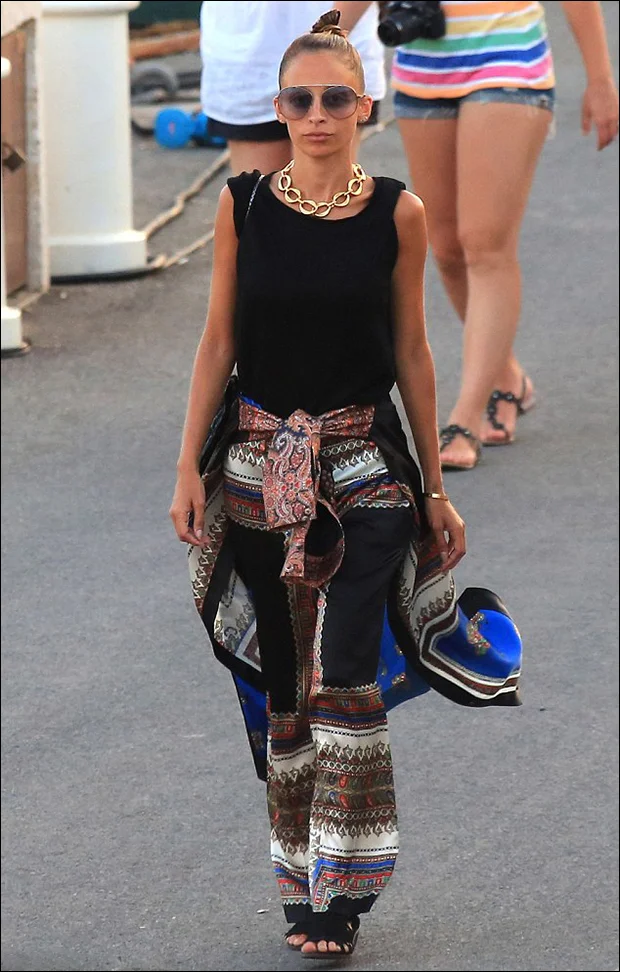 9-Nicole-Richie-Holiday-Outfit-Fashion-Paula-Joye-Lifestyled-.jpg