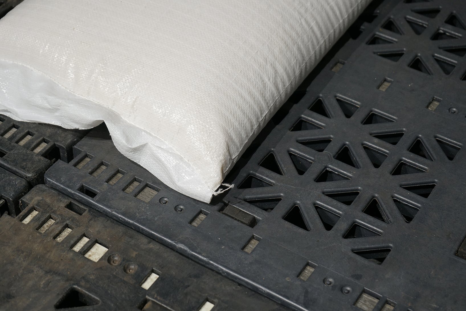 plastic pallets, rice