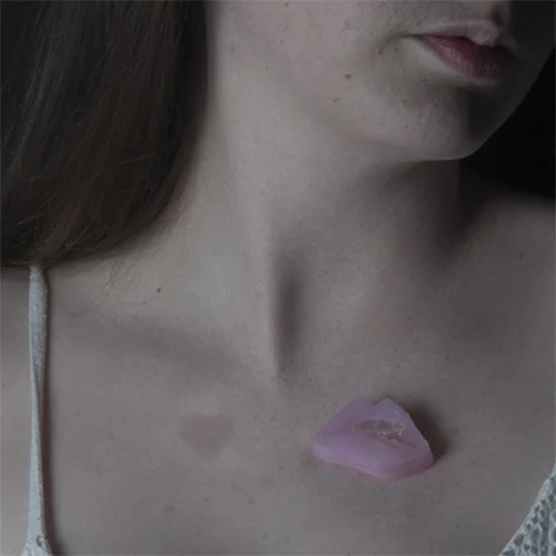 THE HICKEY BROOCH (2016)