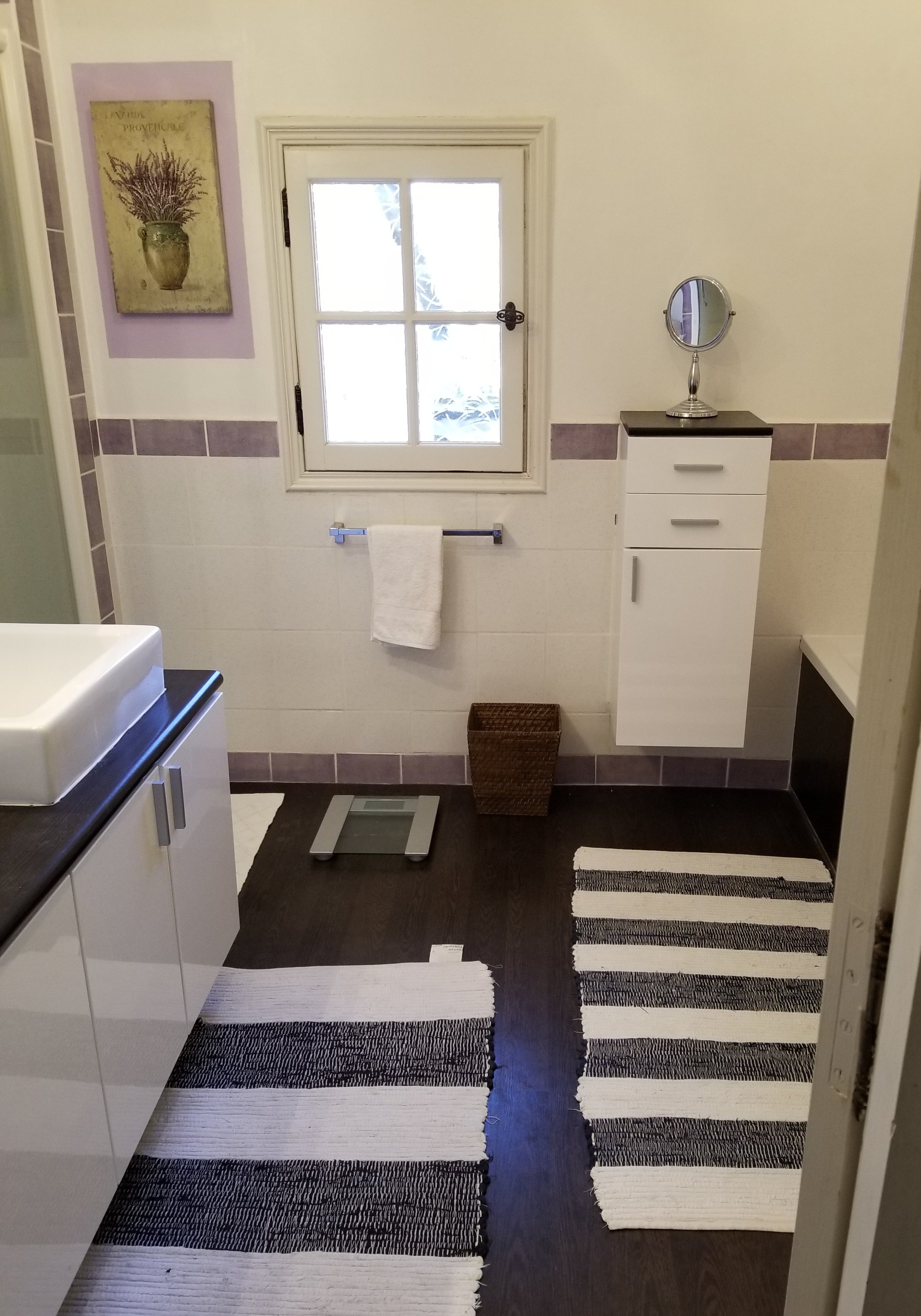 Full bathroom, third floor