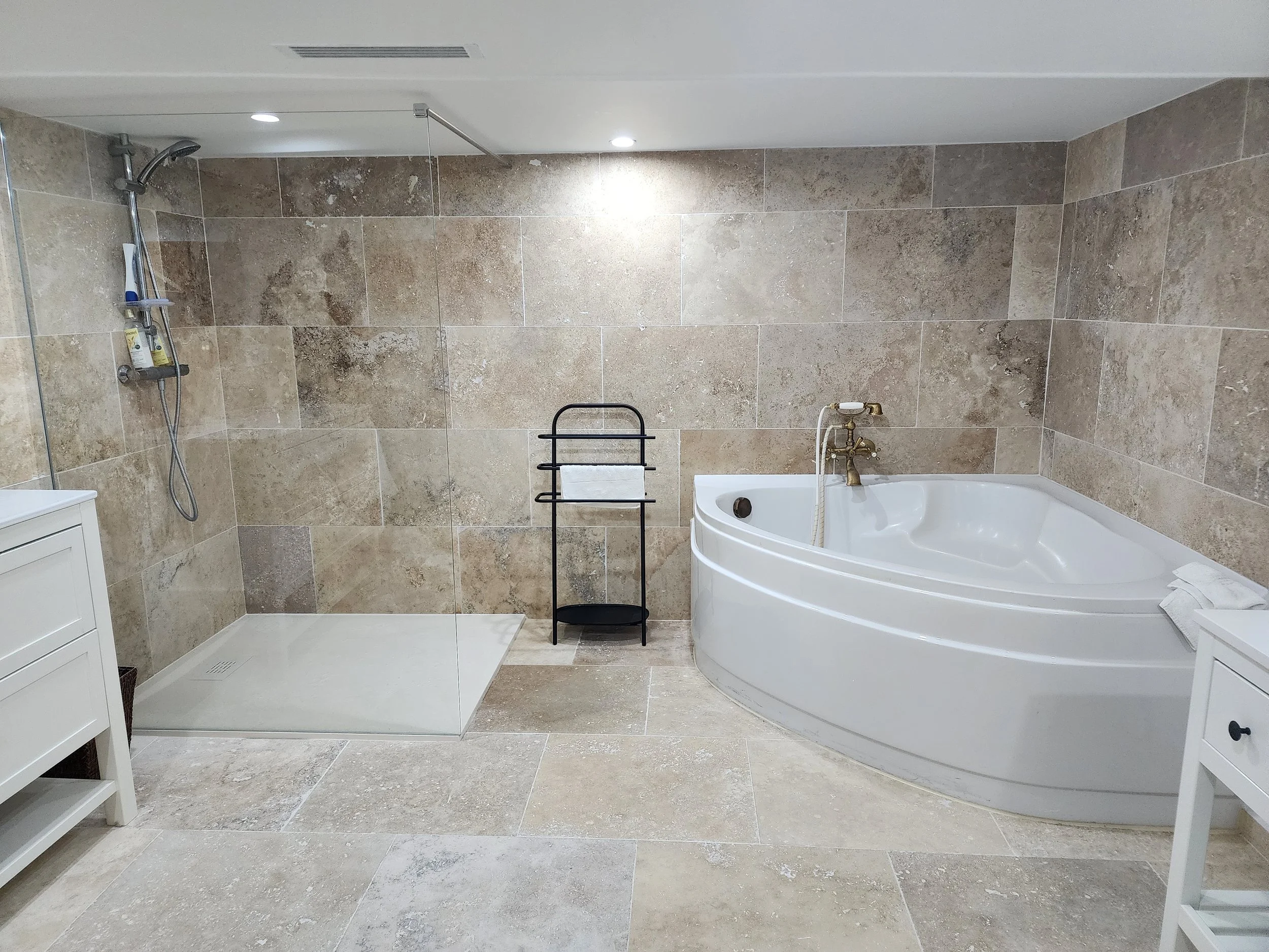 Ground floor ensuite bathroom