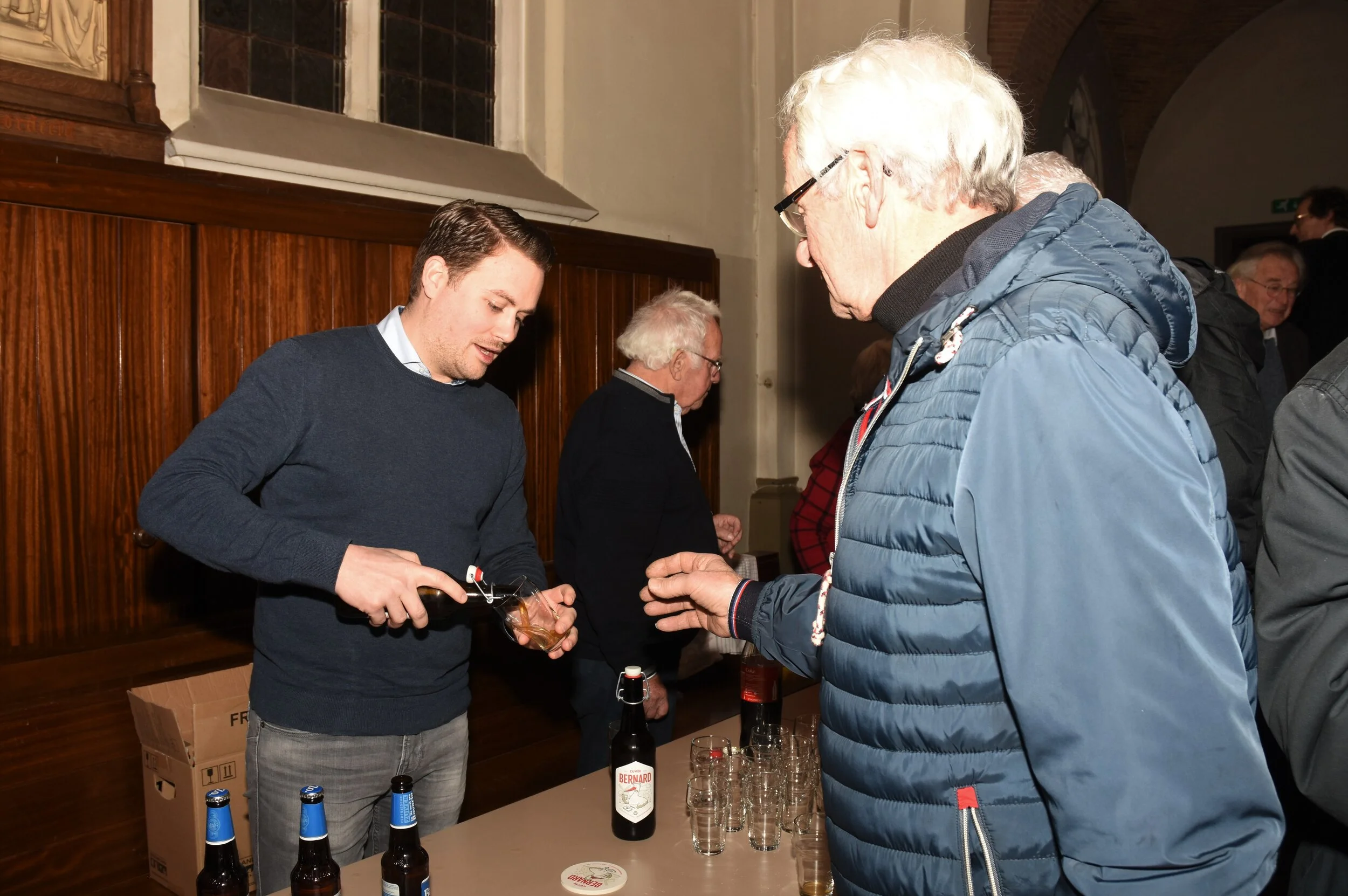 Volle dorpskerk Eerde onder de indruk van Bernard van Dam en zijn