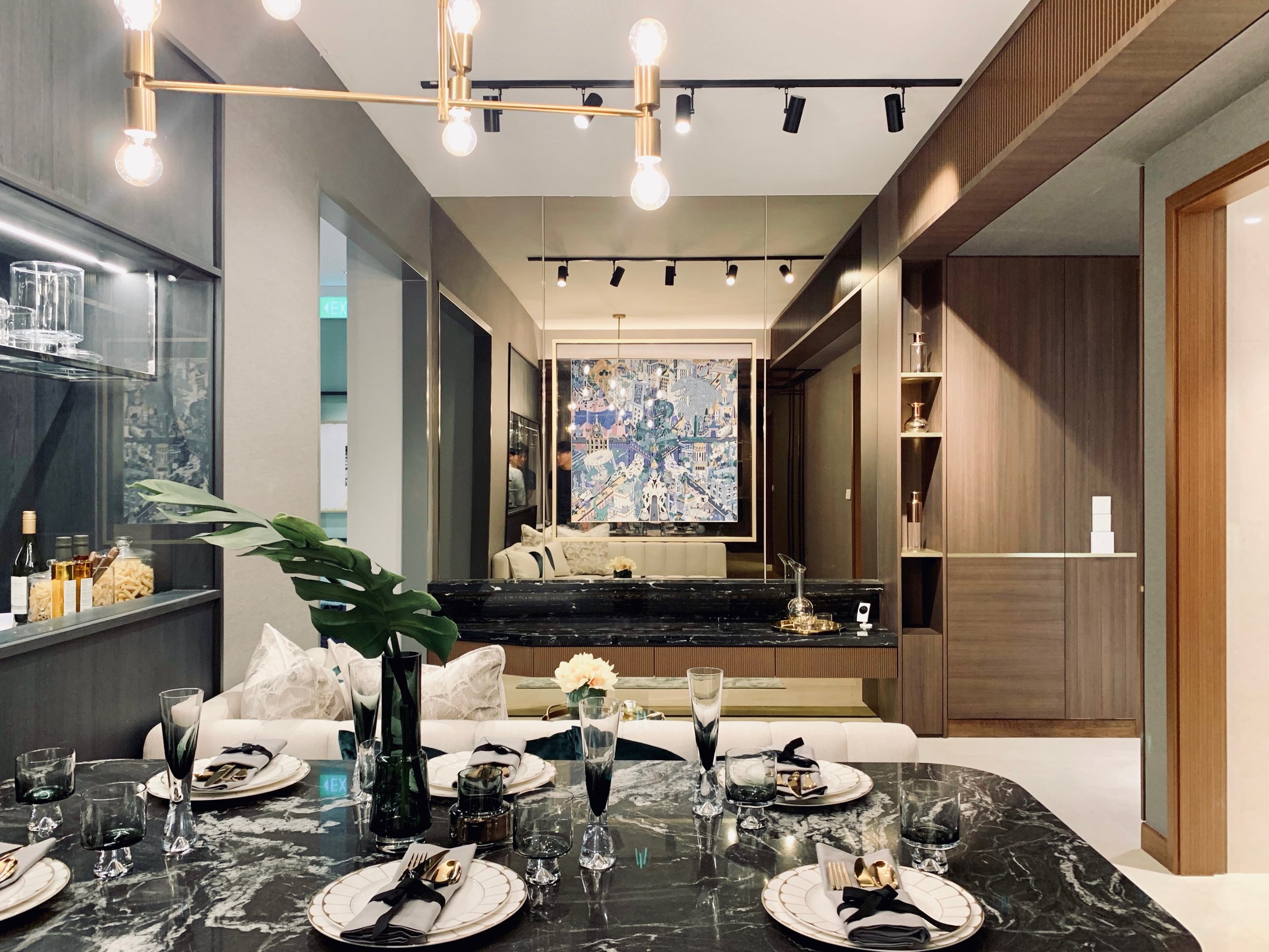  SHOWUNIT / 2019  The showunit emphasized on the tropical luxury within the lush enclave of the development. Simple treatment and smart space planning resulted in a concise design treatment throughout the unit. 