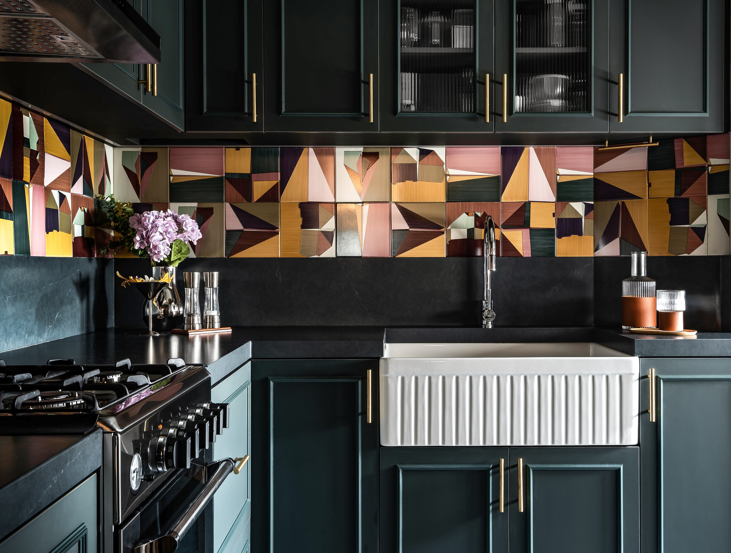  APARTMENT / 2019  It blended the modern and classic in its interpretation of the traditional shaker-style kitchen with freestanding oven and farmhouse sink. The hand-painted tiles add an eclectic vocal point against the muted Dartmouth green cabinet