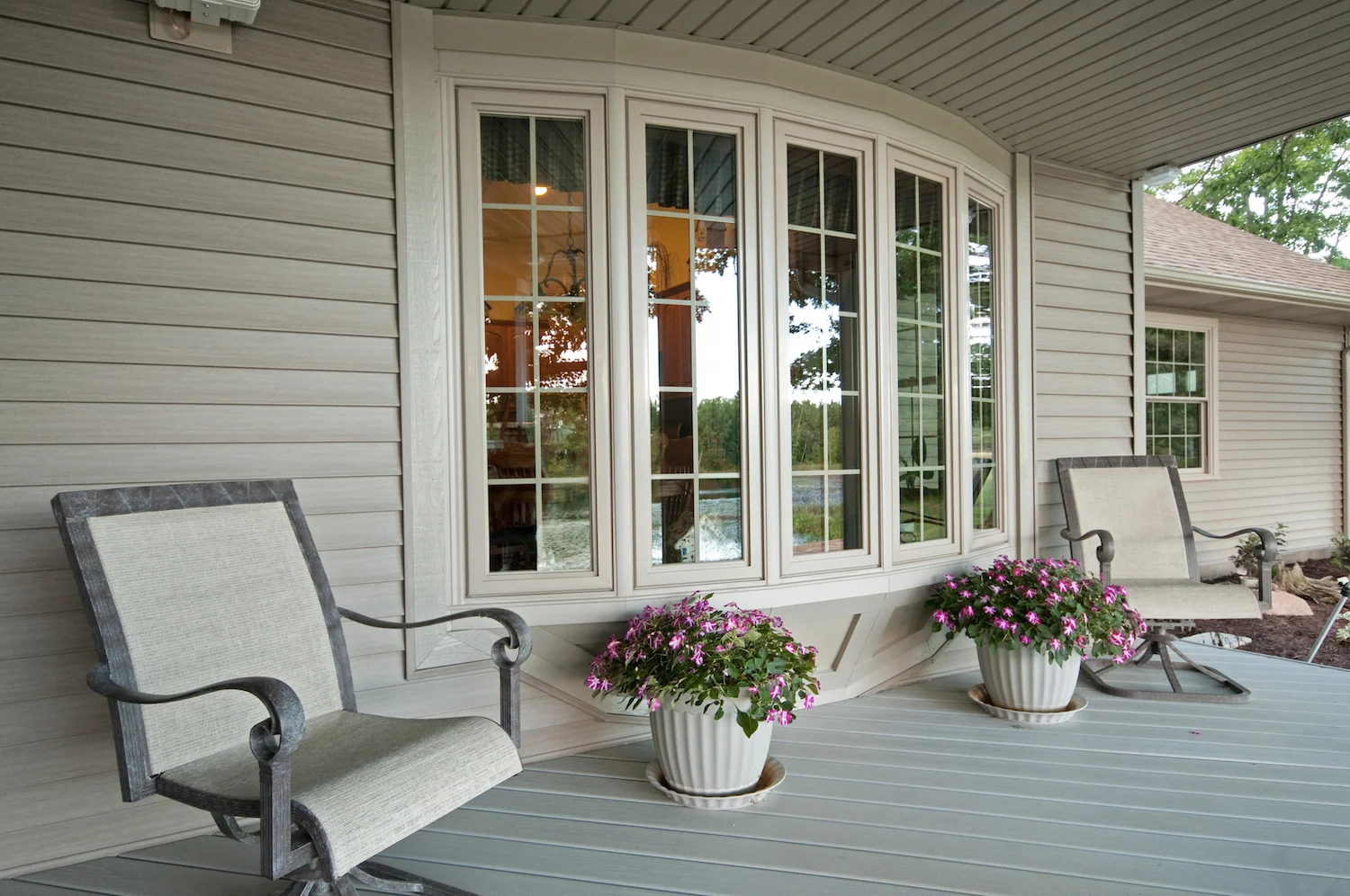 Simonton-Bow-Window-Exterior-.jpeg